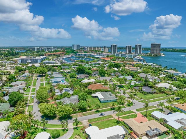 842 Fathom Road W, North Palm Beach, FL 33408