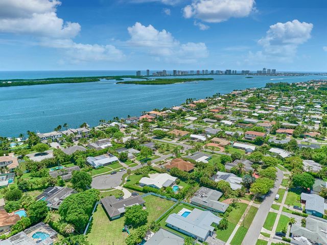 842 Fathom Road W, North Palm Beach, FL 33408