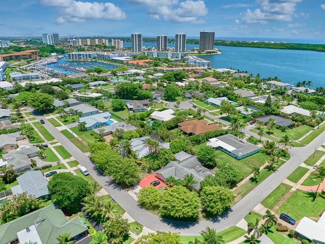 842 Fathom Road W, North Palm Beach, FL 33408
