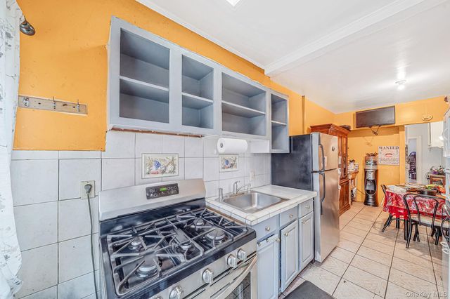 84 Autumn Avenue, Brooklyn, NY 11208