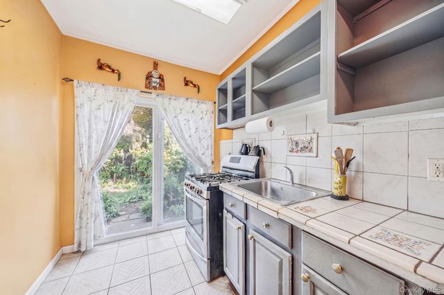 84 Autumn Avenue, Brooklyn, NY 11208