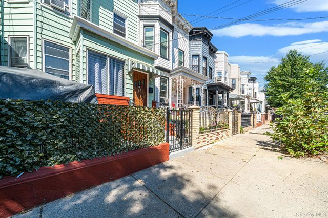 84 Autumn Avenue, Brooklyn, NY 11208