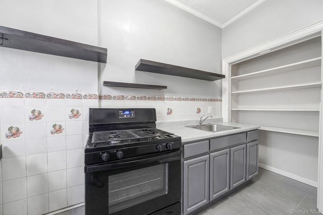 84 Autumn Avenue, Brooklyn, NY 11208