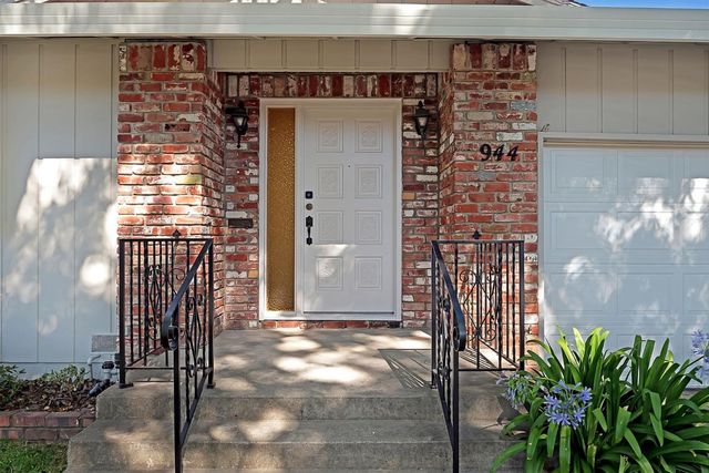 944 47th St, Sacramento, CA 95819