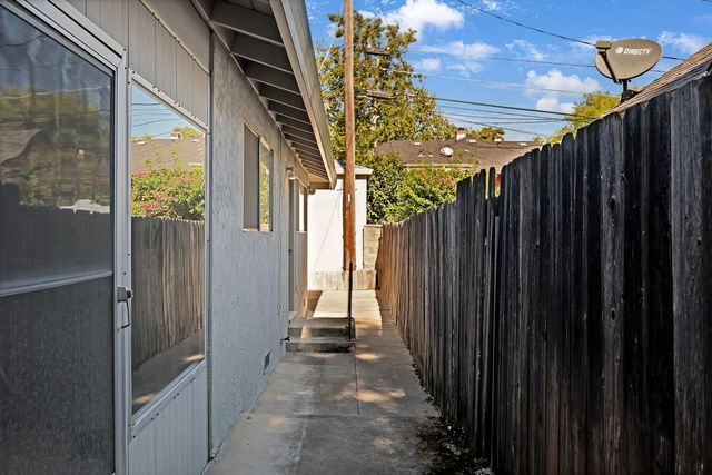 944 47th St, Sacramento, CA 95819