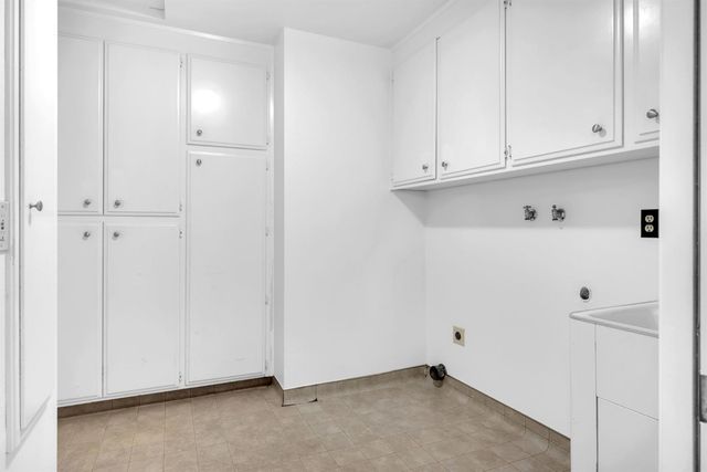 944 47th St, Sacramento, CA 95819