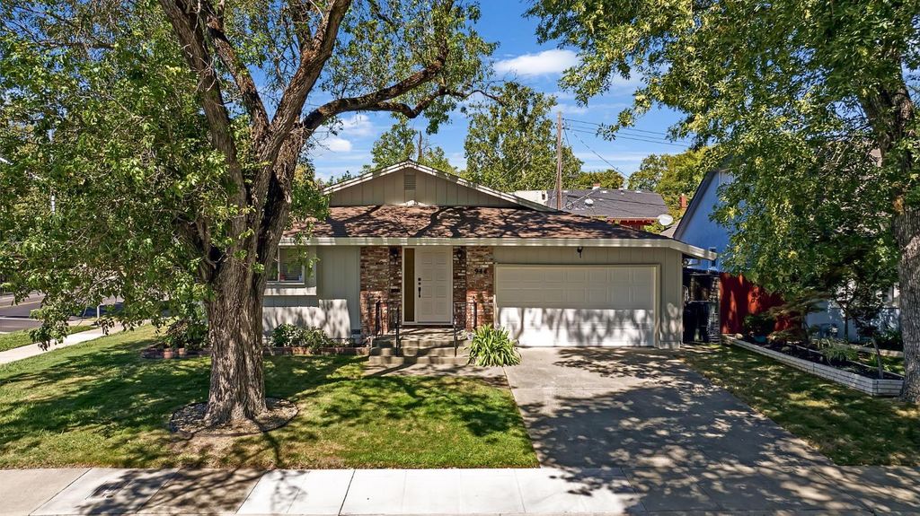 944 47th St, Sacramento, CA 95819