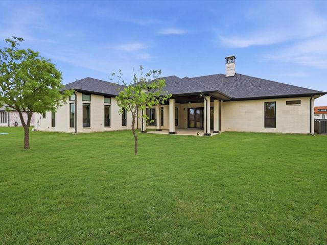 324 Charlie Joseph Drive, Van Alstyne, TX 75495