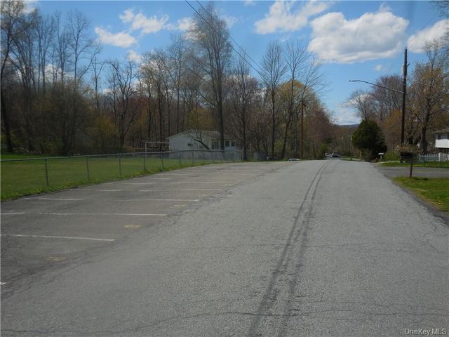 10 Edmunds Lane A, Pine Bush, NY 12566