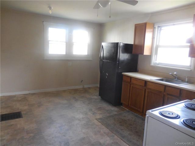 10 Edmunds Lane A, Pine Bush, NY 12566