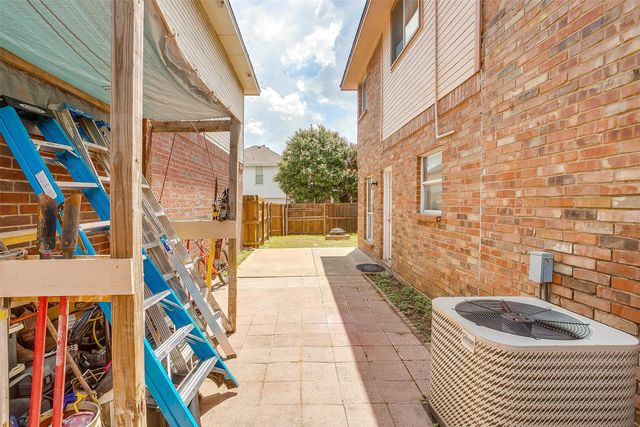 1709 Circle Creek Drive, Lewisville, TX 75067