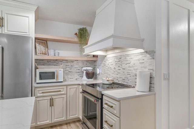 8592 W Farm Road 104, Willard, MO 65781
