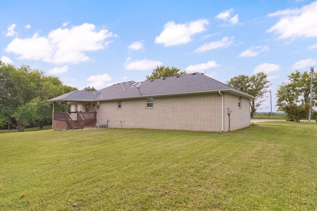 8592 W Farm Road 104, Willard, MO 65781