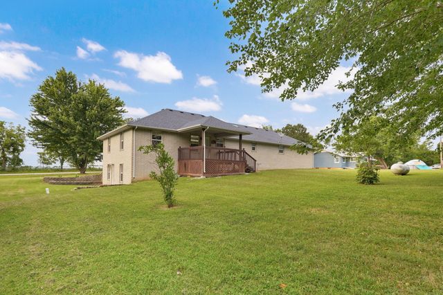 8592 W Farm Road 104, Willard, MO 65781