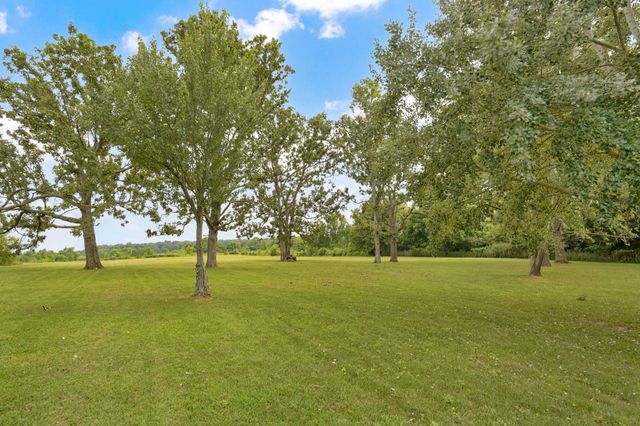 8592 W Farm Road 104, Willard, MO 65781