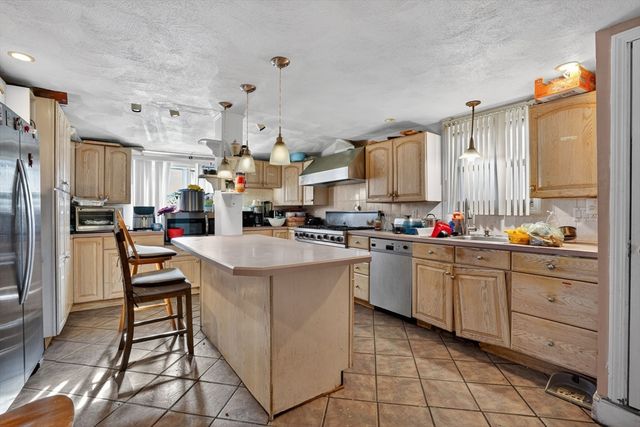 20 Derne St, Everett, MA 02149