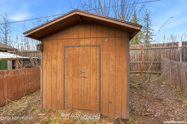 310 Dannilyn Circle, Anchorage, AK 99504