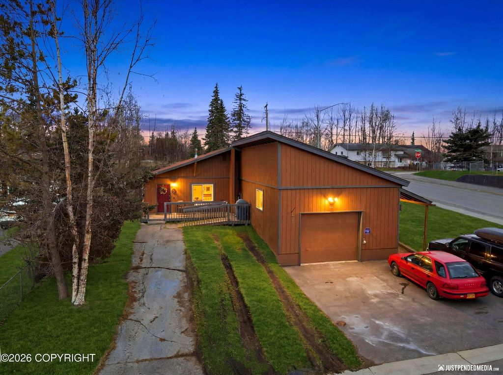 310 Dannilyn Circle, Anchorage, AK 99504