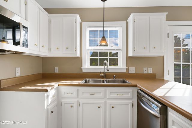 916 Penncross Drive, Greenville, NC 27834