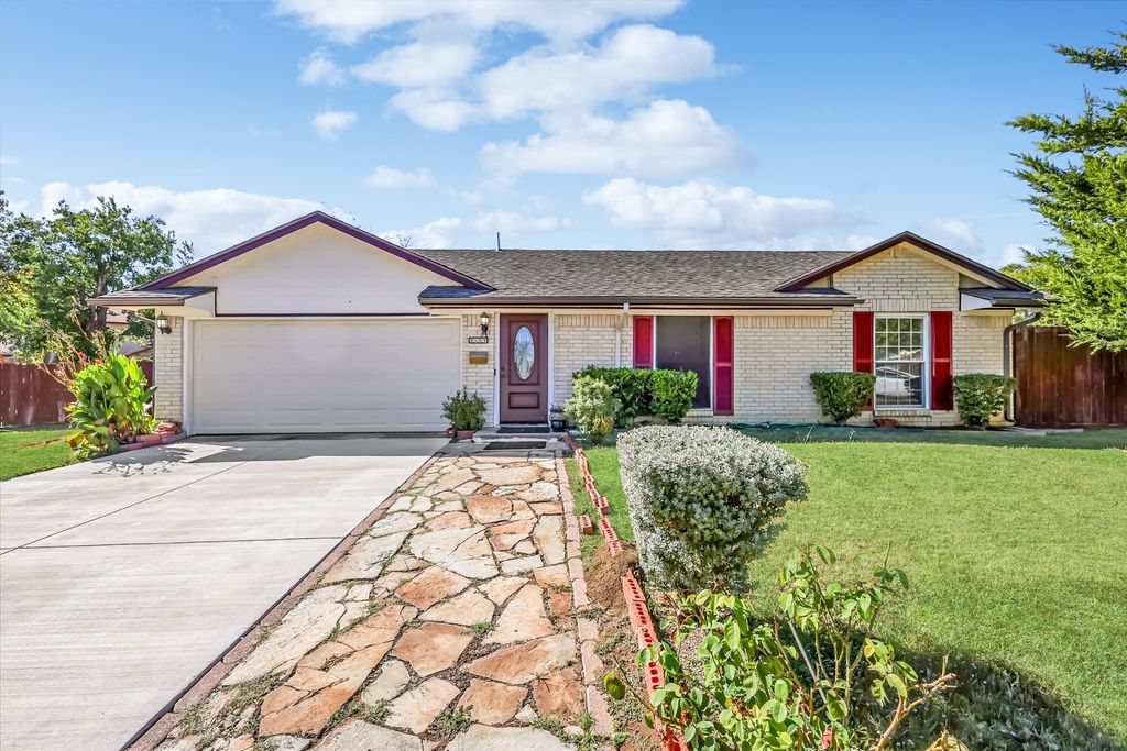 2301 Greenwood Circle, Carrollton, TX 75006