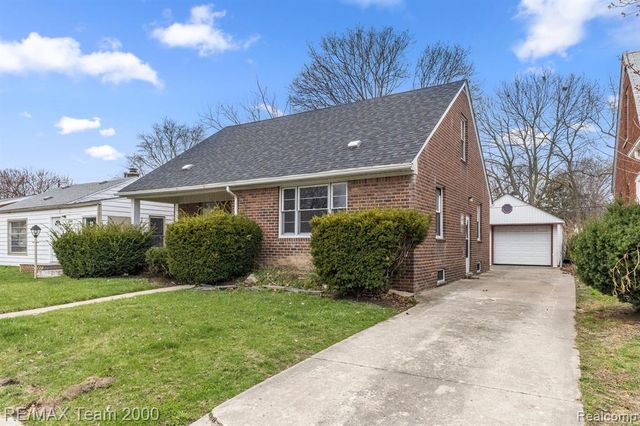 15655 Semrau Avenue, Eastpointe, MI 48021