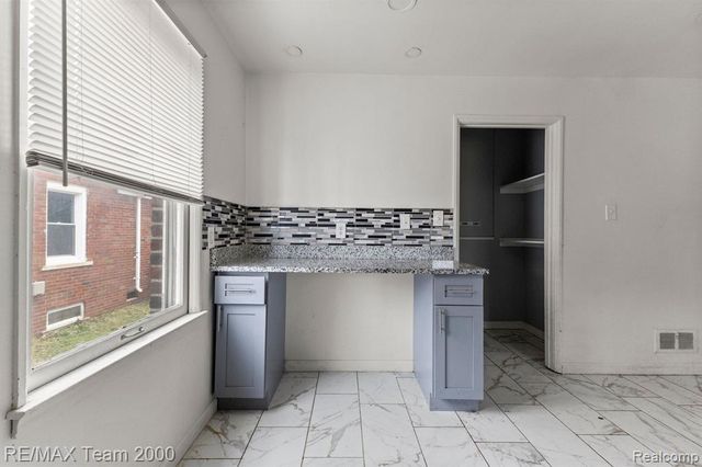 15655 Semrau Avenue, Eastpointe, MI 48021