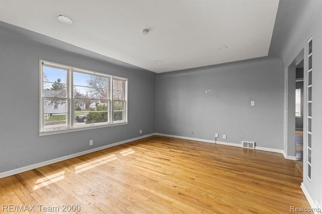 15655 Semrau Avenue, Eastpointe, MI 48021