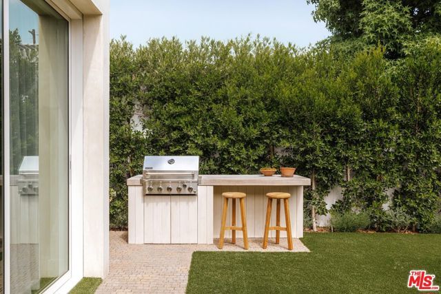 12128 Hesby Street, Valley Village, CA 91607