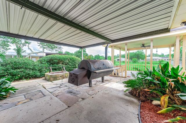 2295 County Road 145, Alvin, TX 77511