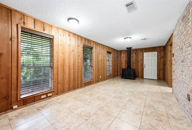 2295 County Road 145, Alvin, TX 77511