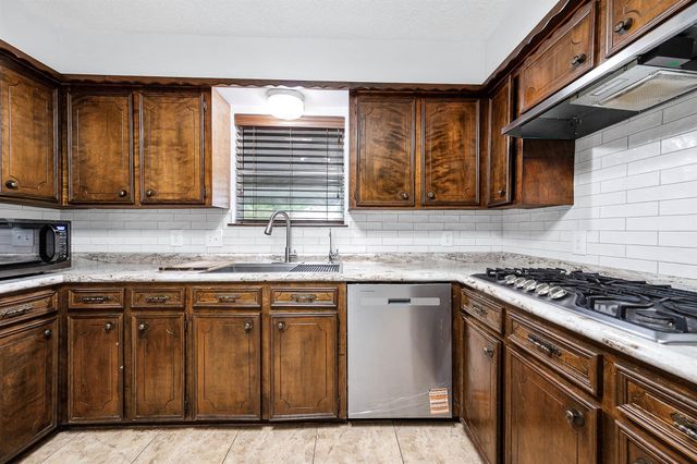2295 County Road 145, Alvin, TX 77511