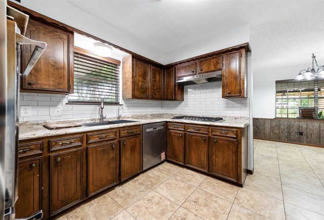 2295 County Road 145, Alvin, TX 77511