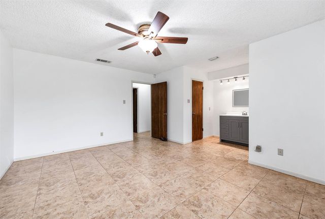 2295 County Road 145, Alvin, TX 77511