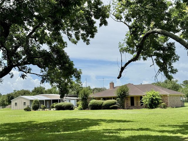 2295 County Road 145, Alvin, TX 77511