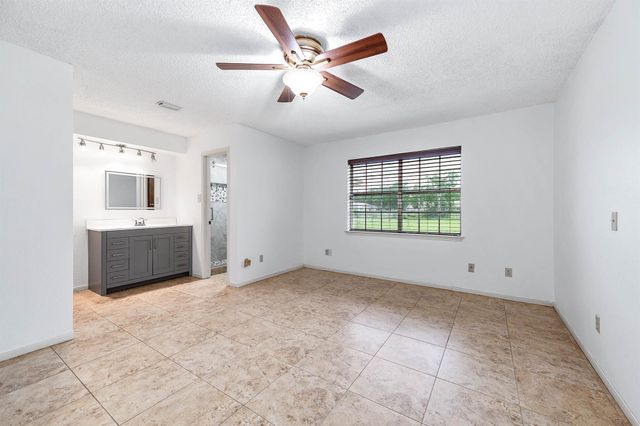 2295 County Road 145, Alvin, TX 77511
