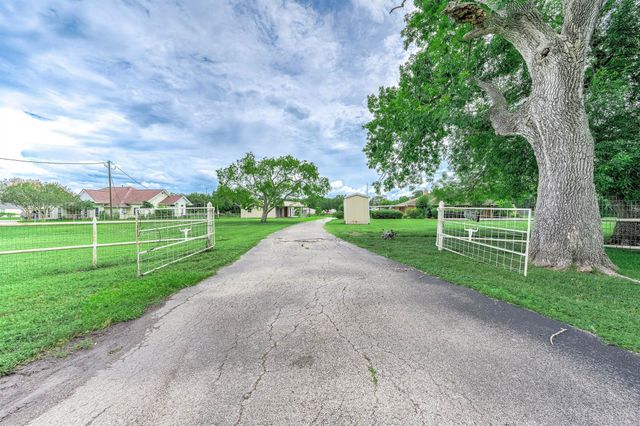 2295 County Road 145, Alvin, TX 77511