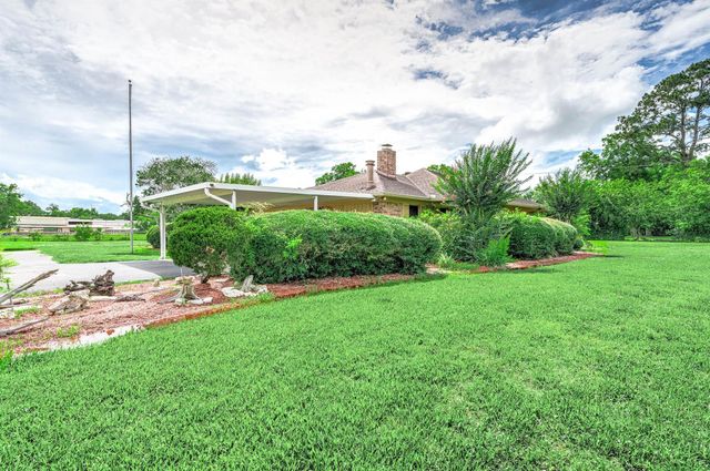 2295 County Road 145, Alvin, TX 77511