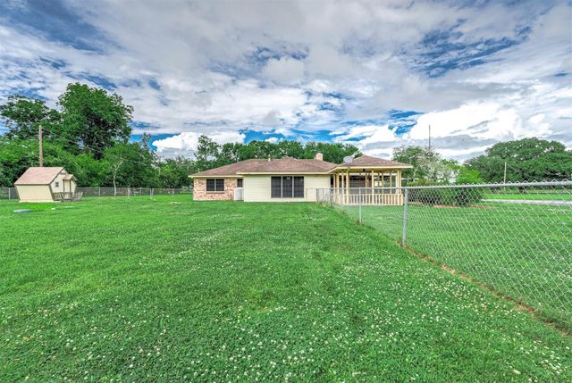2295 County Road 145, Alvin, TX 77511