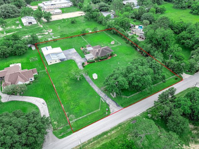 2295 County Road 145, Alvin, TX 77511