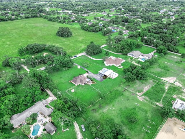 2295 County Road 145, Alvin, TX 77511
