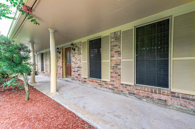 2295 County Road 145, Alvin, TX 77511