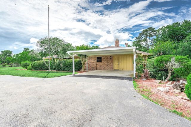 2295 County Road 145, Alvin, TX 77511
