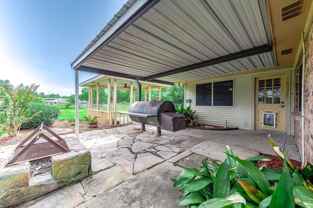 2295 County Road 145, Alvin, TX 77511