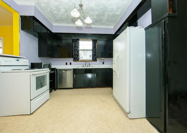 1600 Forest Avenue, Waterloo, IA 50702