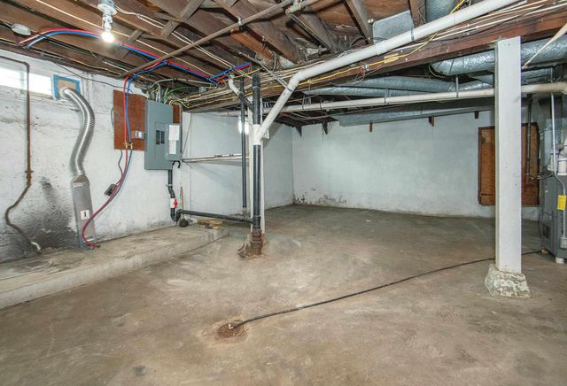 1600 Forest Avenue, Waterloo, IA 50702