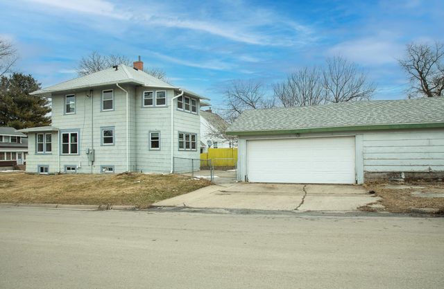 1600 Forest Avenue, Waterloo, IA 50702