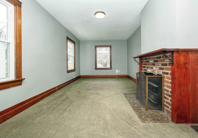 1600 Forest Avenue, Waterloo, IA 50702