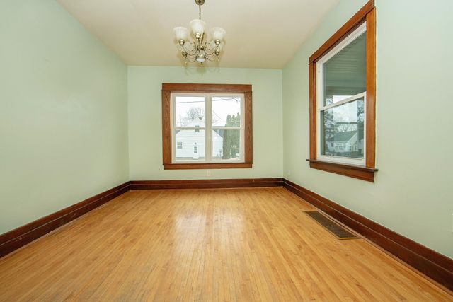 1600 Forest Avenue, Waterloo, IA 50702