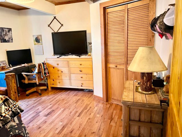 24086 Lama Hisum Rd, Mi Wuk Village, CA 95346