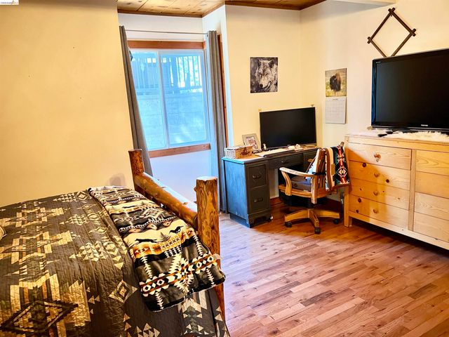 24086 Lama Hisum Rd, Mi Wuk Village, CA 95346